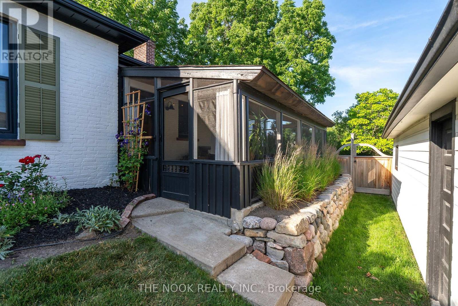 Photo 38 of 1009 Centre Street S, Whitby ON