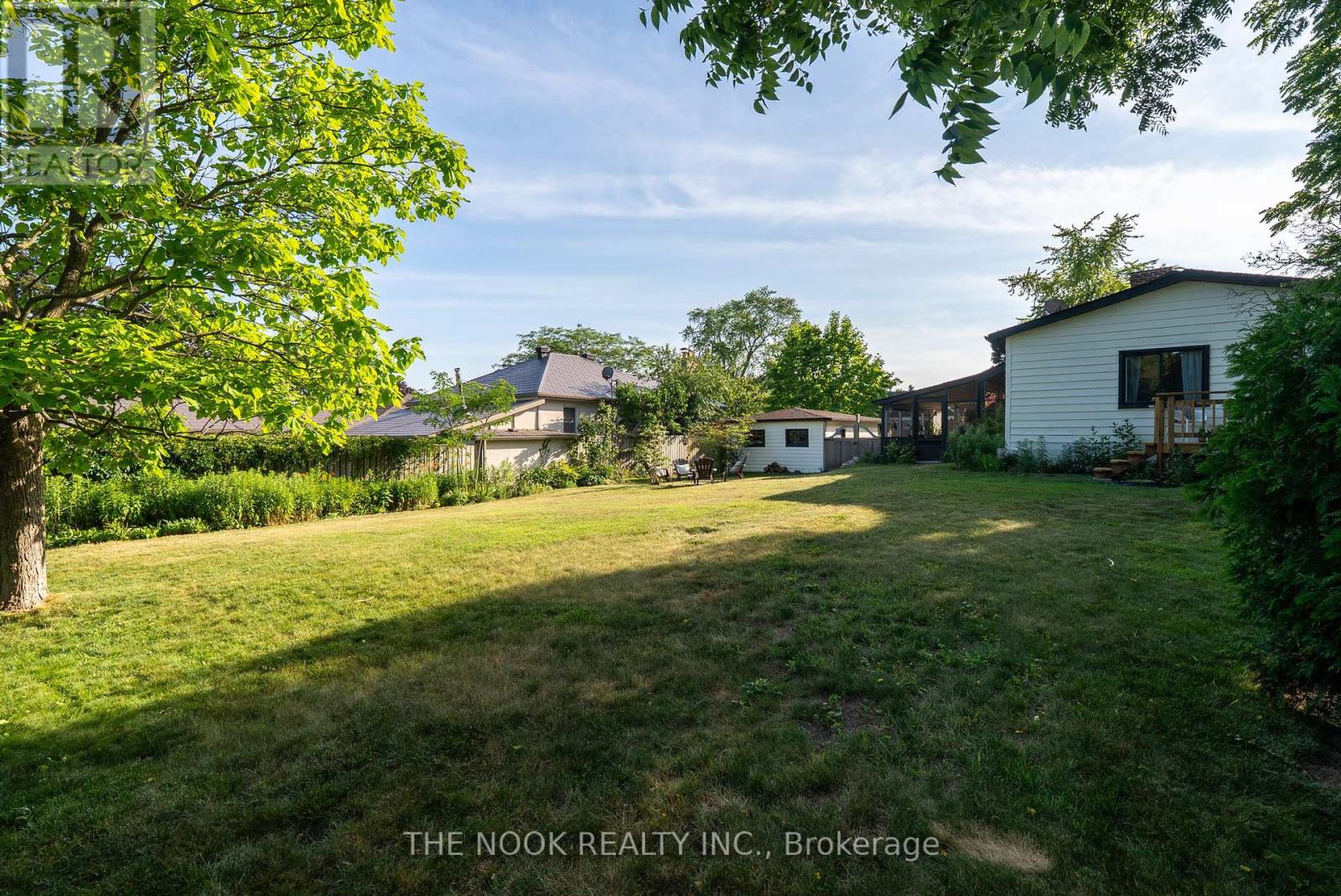 Photo 43 of 1009 Centre Street S, Whitby ON