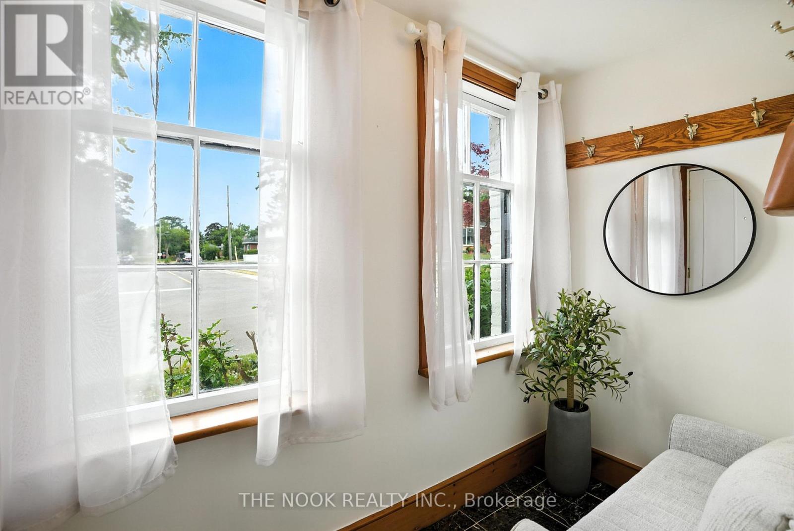 Photo 6 of 1009 Centre Street S, Whitby ON