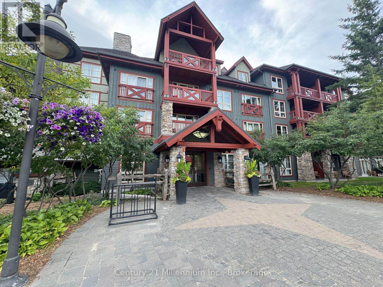 Photo 32 of 201 152 Jozo Weider Boulevard, Blue Mountains ON