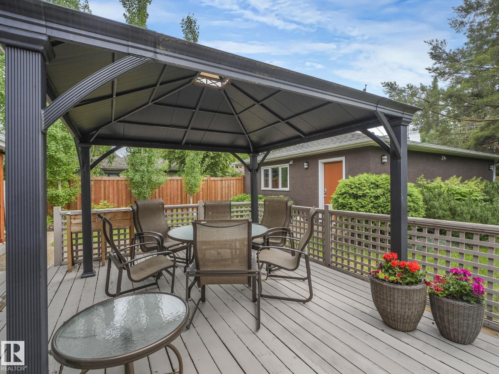 Photo 8 of 13833 Summit Dr Nw, Edmonton AB