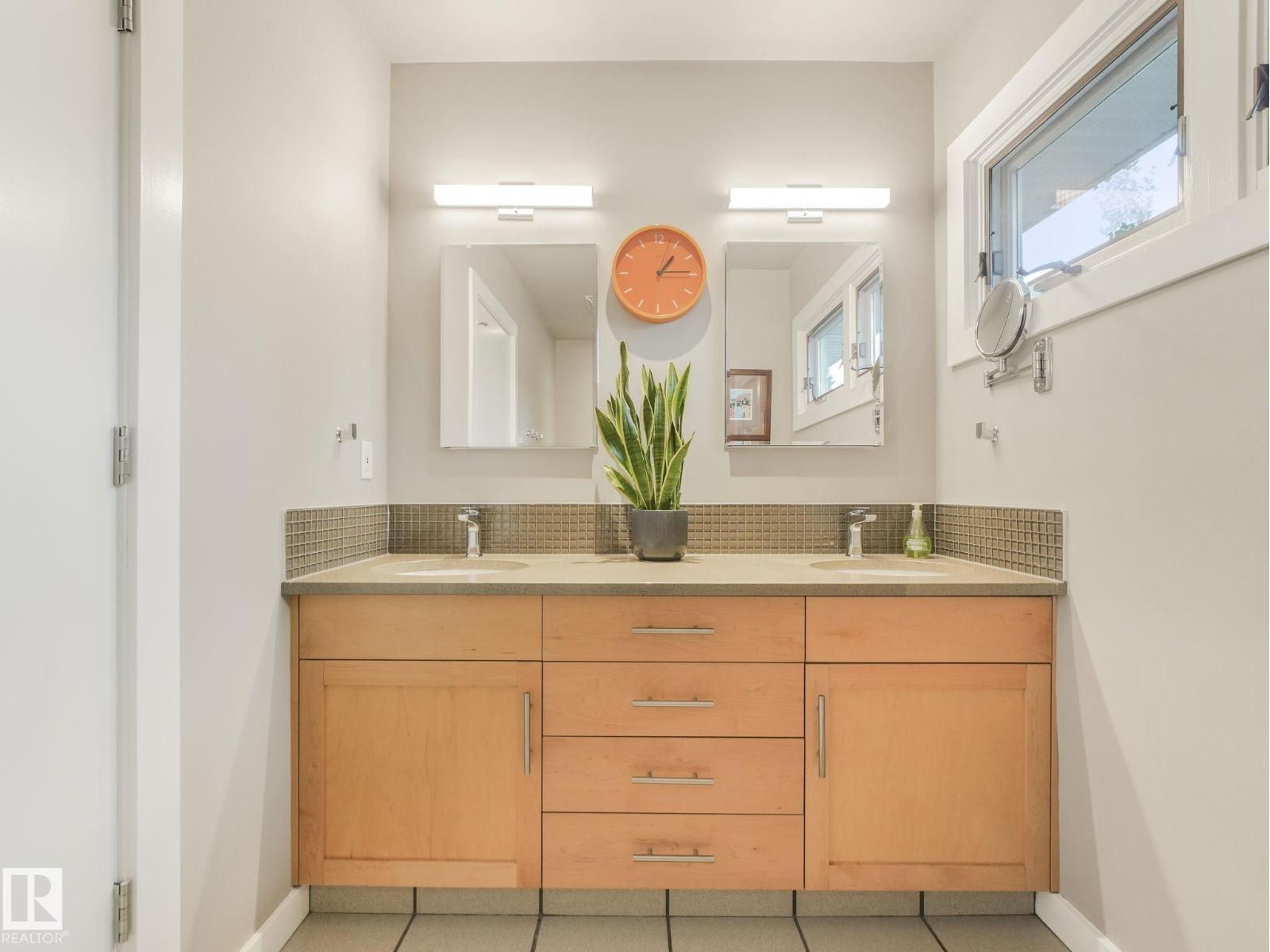Photo 1 of 13833 Summit Dr Nw, Edmonton AB