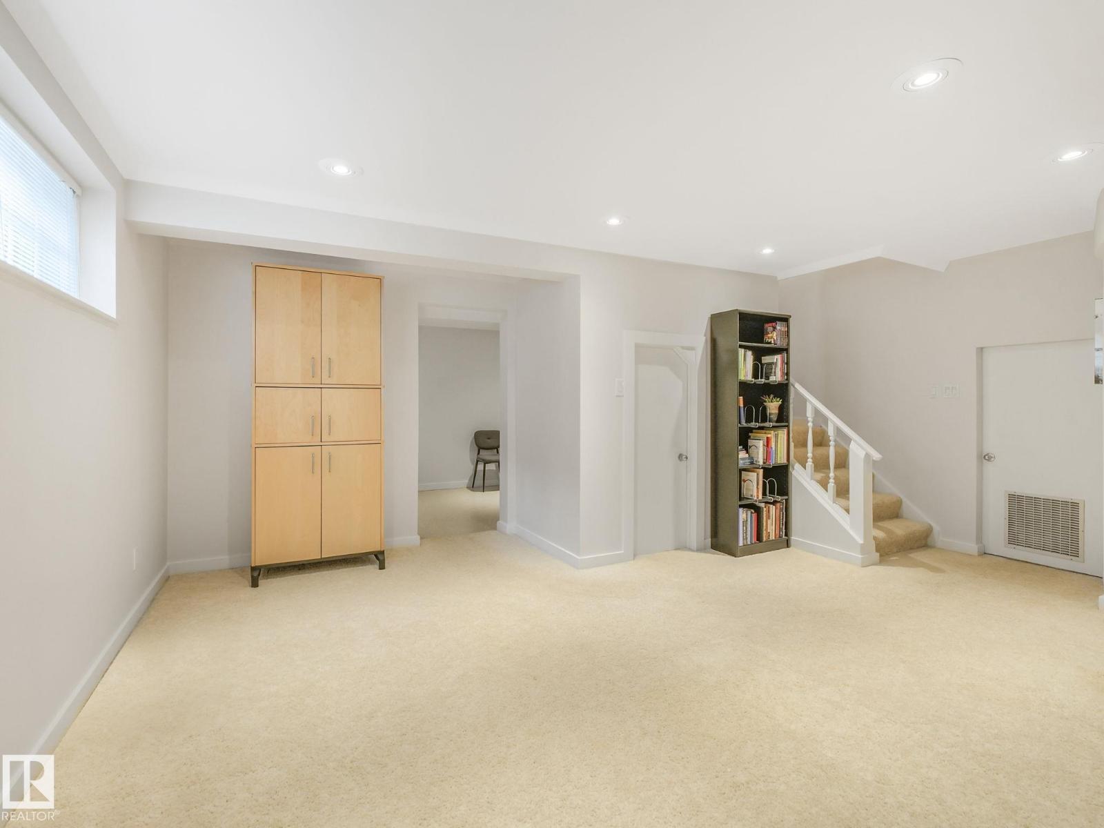 Photo 42 of 13833 Summit Dr Nw, Edmonton AB