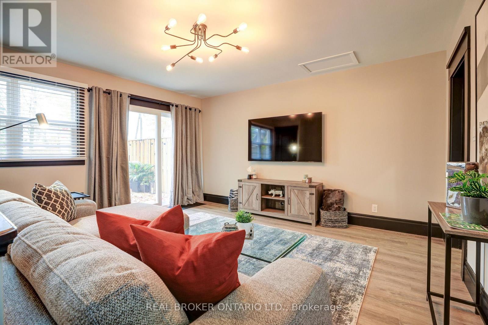 Photo 4 of 10 York Street, Orangeville ON