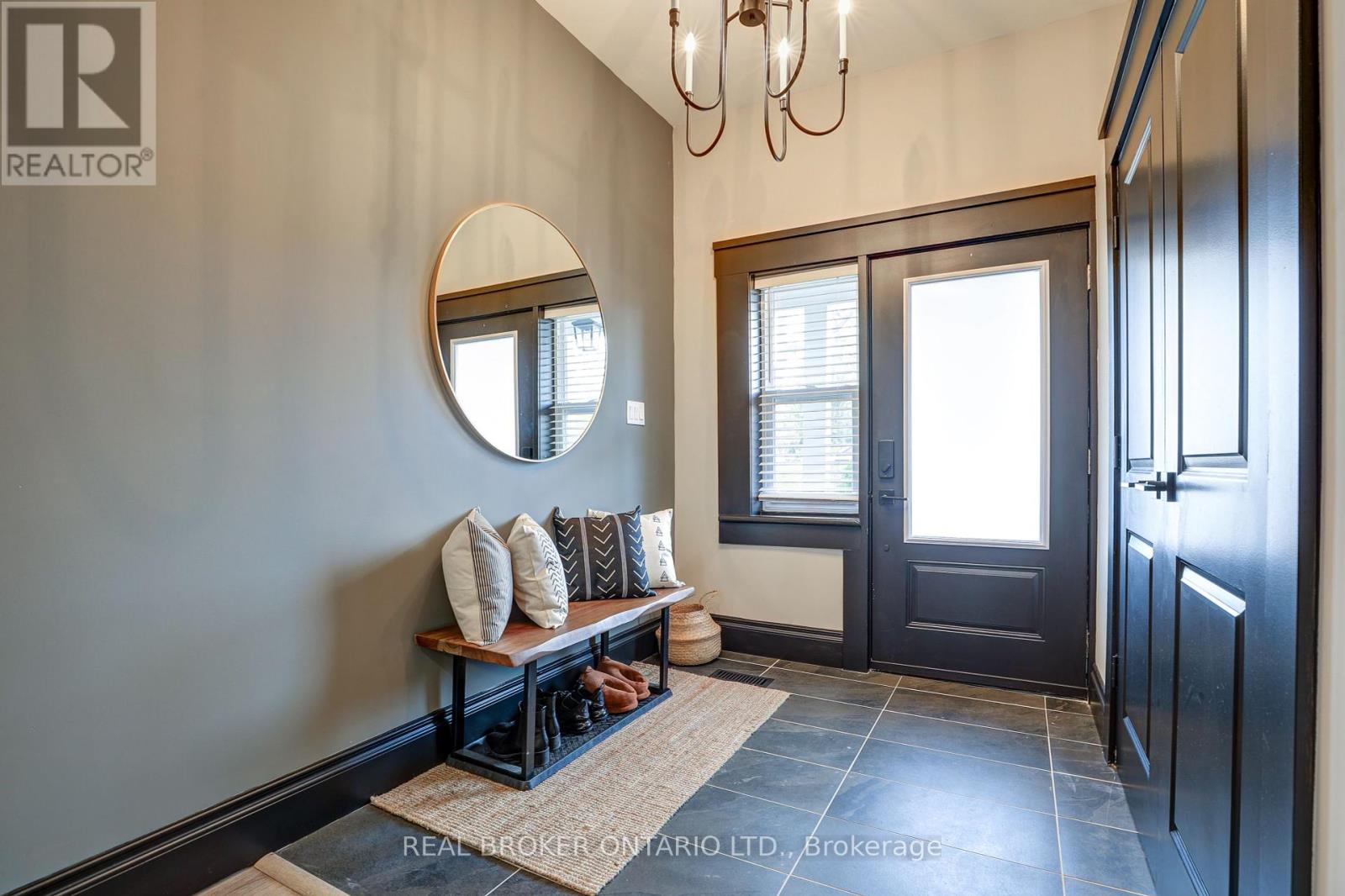Photo 31 of 10 York Street, Orangeville ON