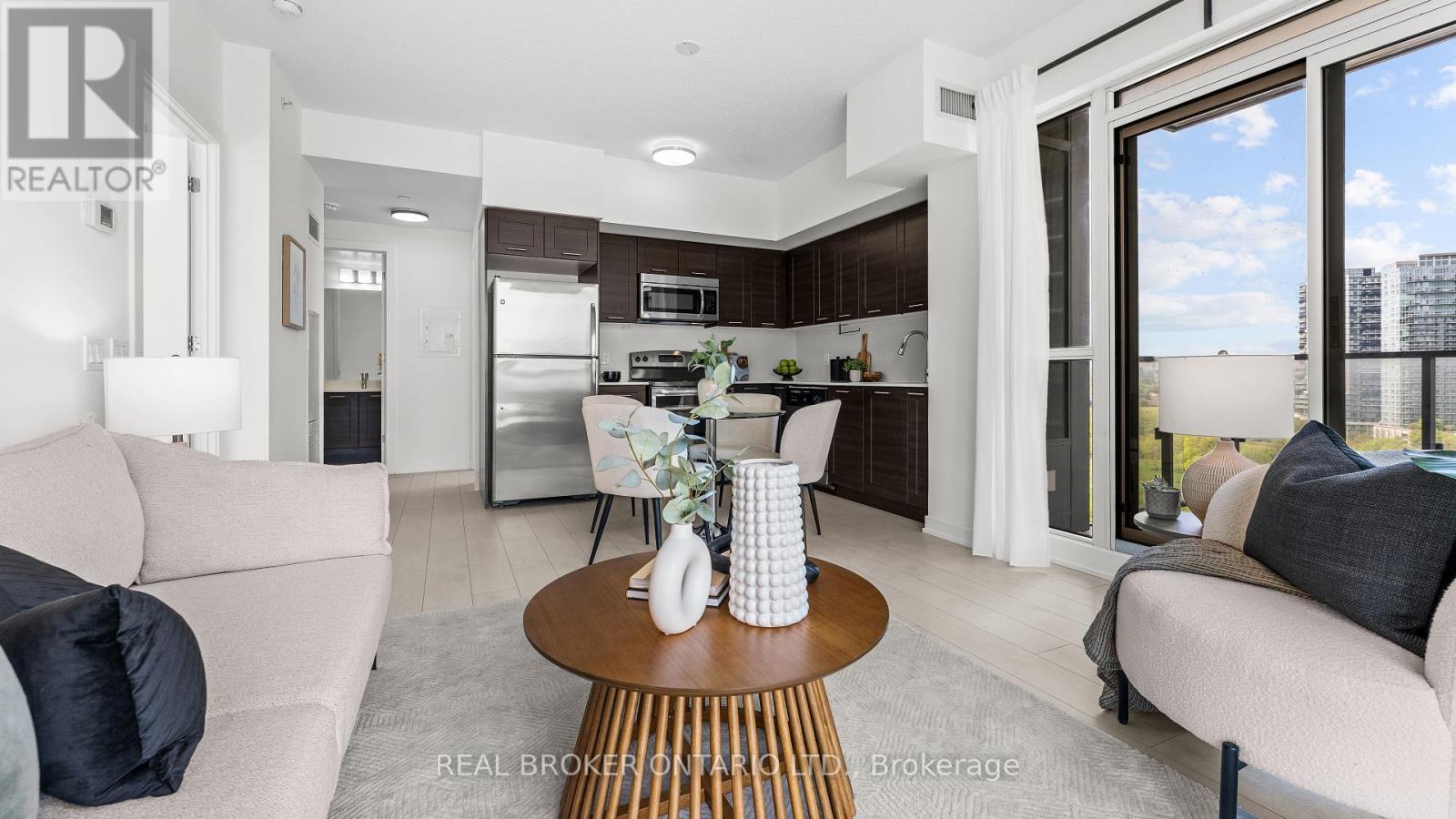 Photo 3 of 1604 2220 Lake Shore Boulevard W, Toronto ON