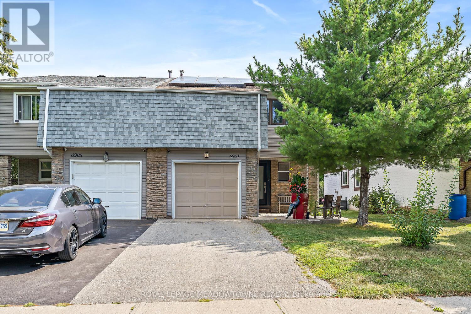 Photo 1 of 6963 Pamplona Mews, Mississauga ON
