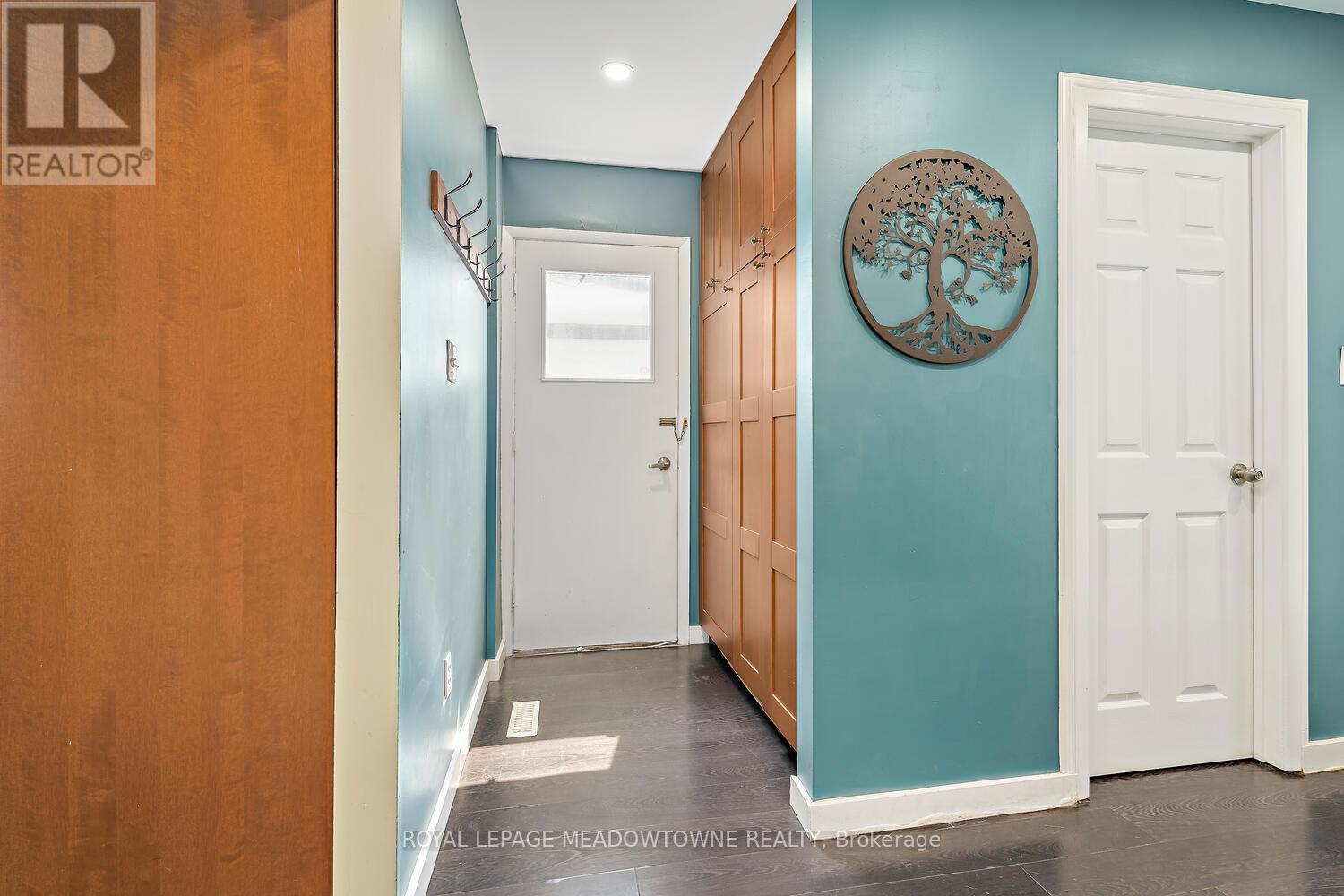Photo 3 of 6963 Pamplona Mews, Mississauga ON