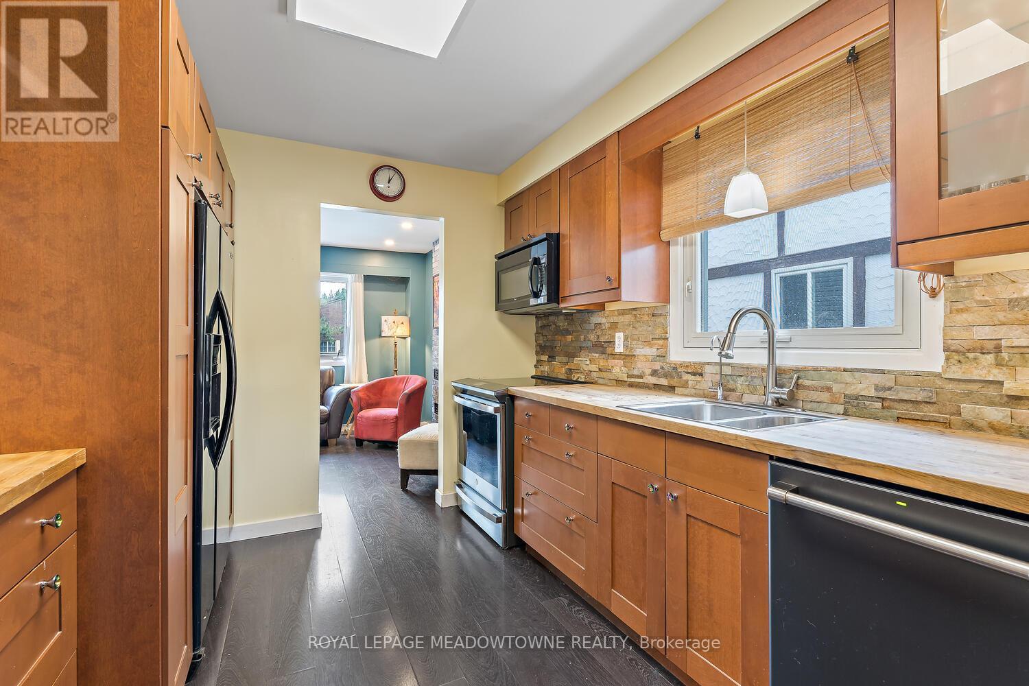 Photo 6 of 6963 Pamplona Mews, Mississauga ON