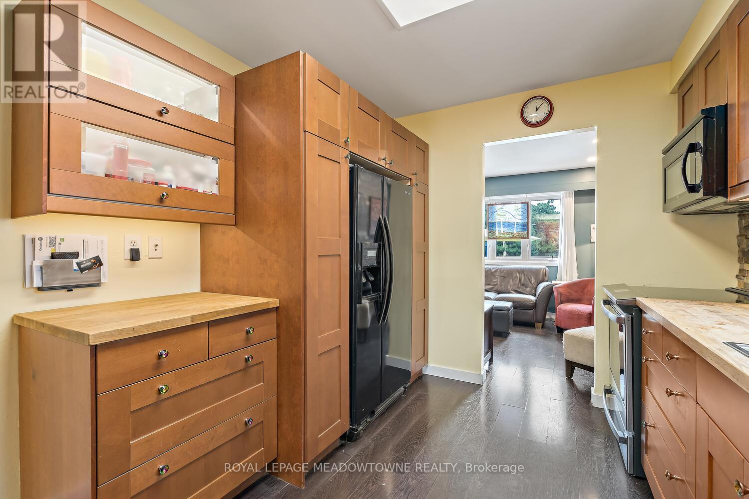 Photo 7 of 6963 Pamplona Mews, Mississauga ON