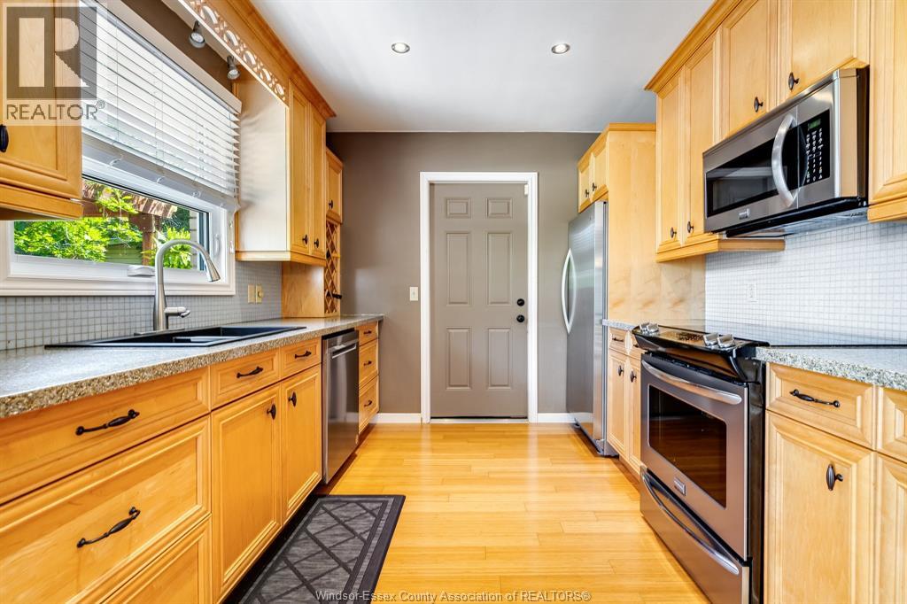 Photo 10 of 137 Mccallum Drive, Kingsville ON