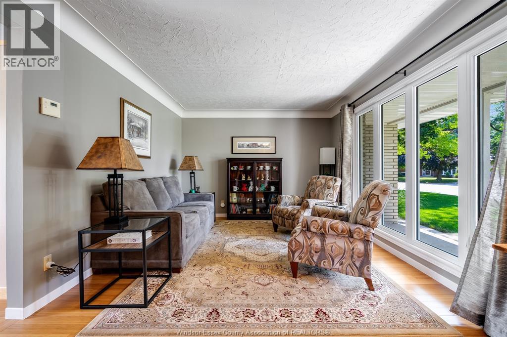 Photo 3 of 137 Mccallum Drive, Kingsville ON