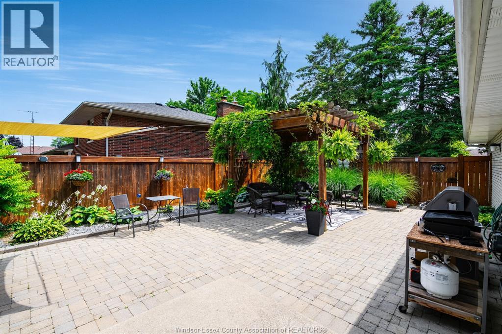 Photo 35 of 137 Mccallum Drive, Kingsville ON
