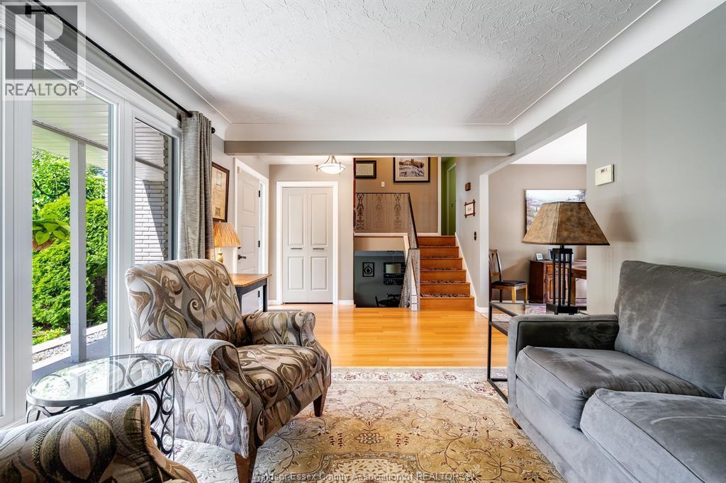 Photo 5 of 137 Mccallum Drive, Kingsville ON