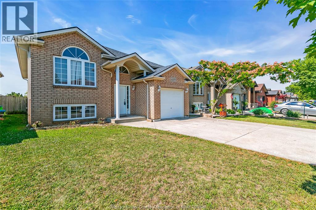 Photo 2 of 4277 Spago Crescent, Windsor ON