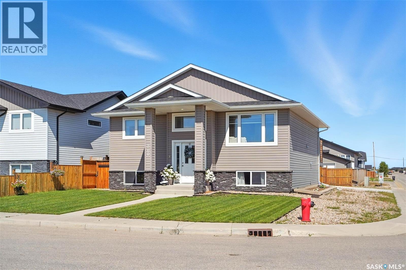Photo 2 of 200 Reddekopp Lane, Warman SK