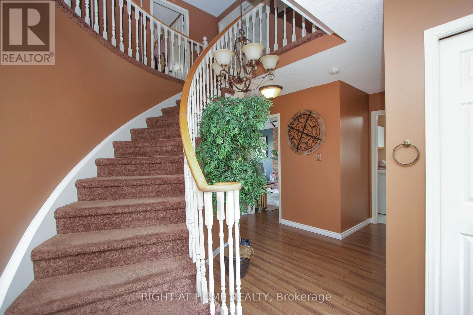 Photo 41 of 102 Hialeah Crescent, Whitby ON