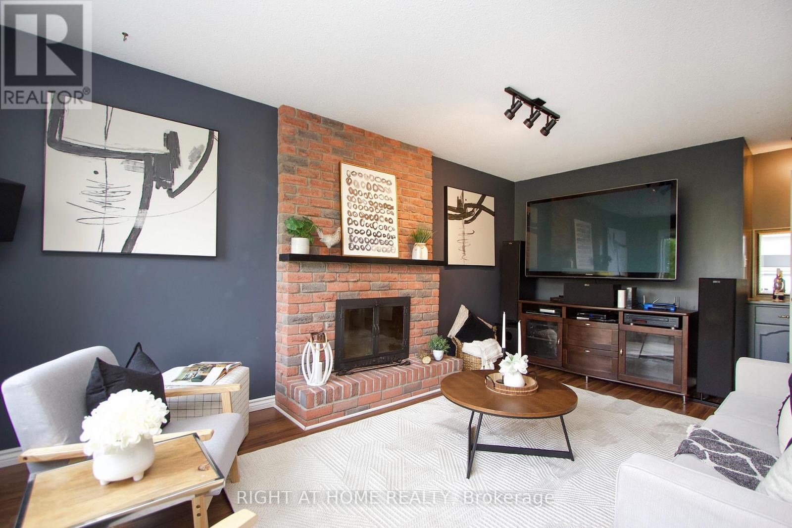 Photo 22 of 102 Hialeah Crescent, Whitby ON