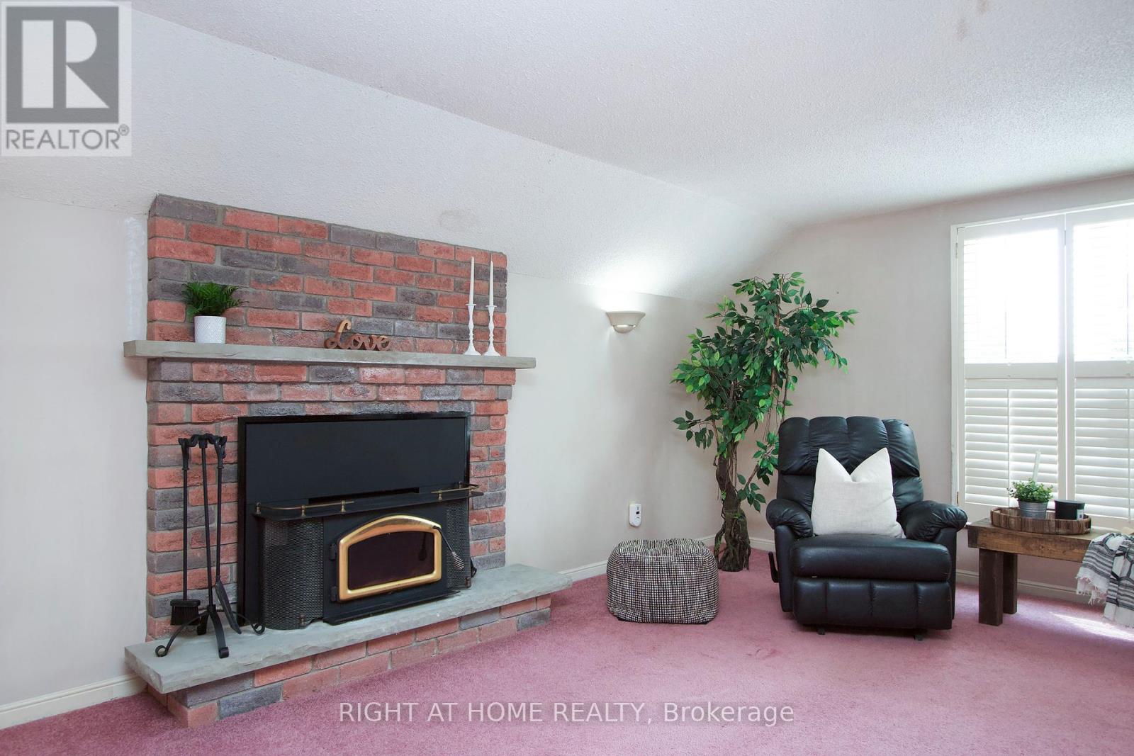 Photo 30 of 102 Hialeah Crescent, Whitby ON