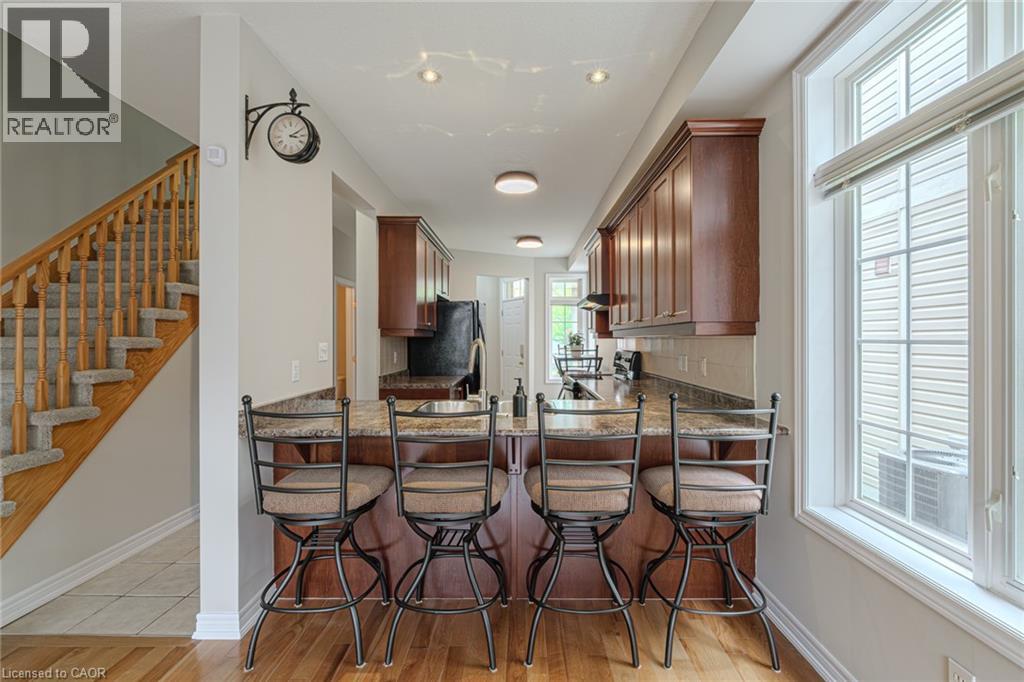 Photo 6 of 18 Sunnycroft Court, Waterdown ON