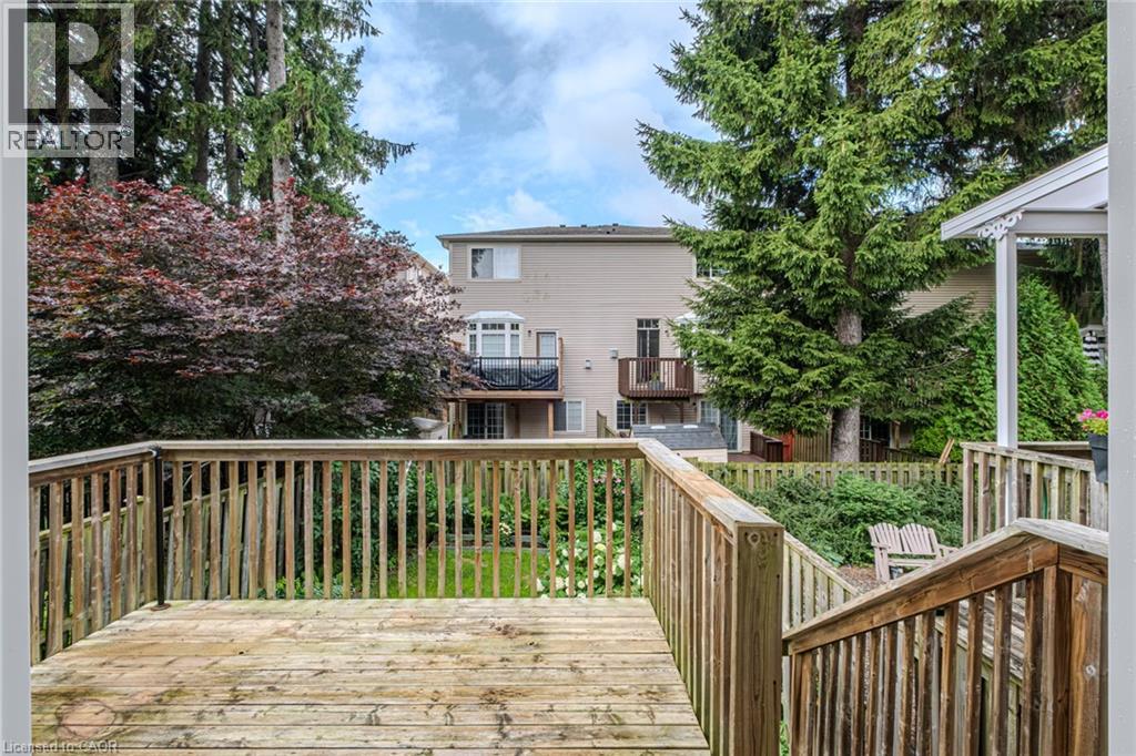 Photo 20 of 18 Sunnycroft Court, Waterdown ON