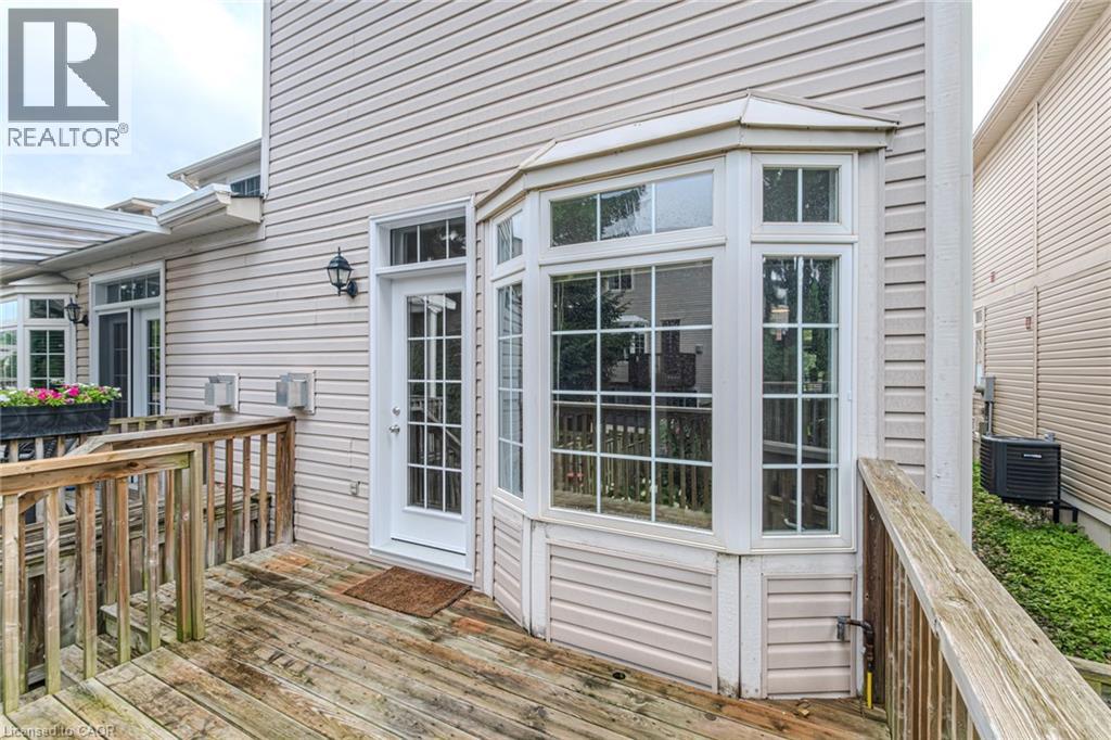 Photo 7 of 18 Sunnycroft Court, Waterdown ON
