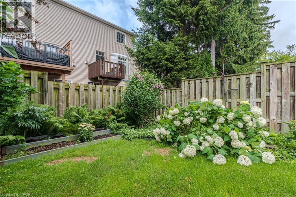 Photo 15 of 18 Sunnycroft Court, Waterdown ON