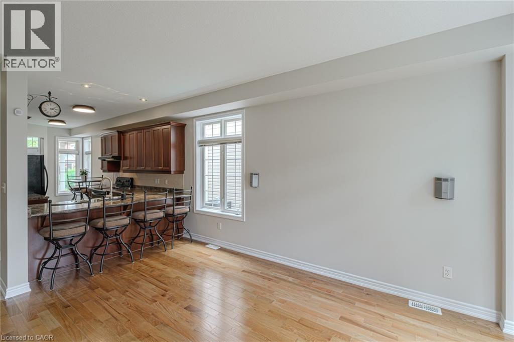 Photo 40 of 18 Sunnycroft Court, Waterdown ON