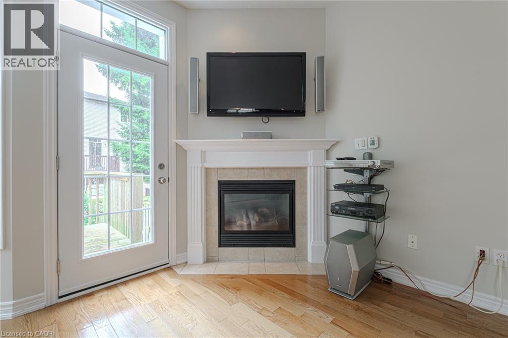 Photo 16 of 18 Sunnycroft Court, Waterdown ON