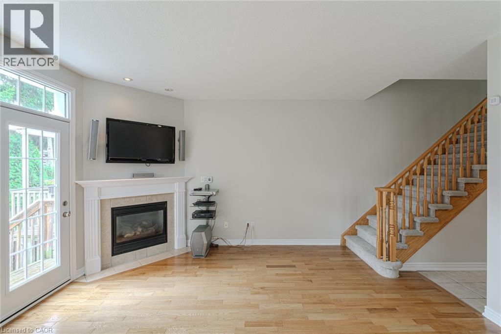 Photo 37 of 18 Sunnycroft Court, Waterdown ON