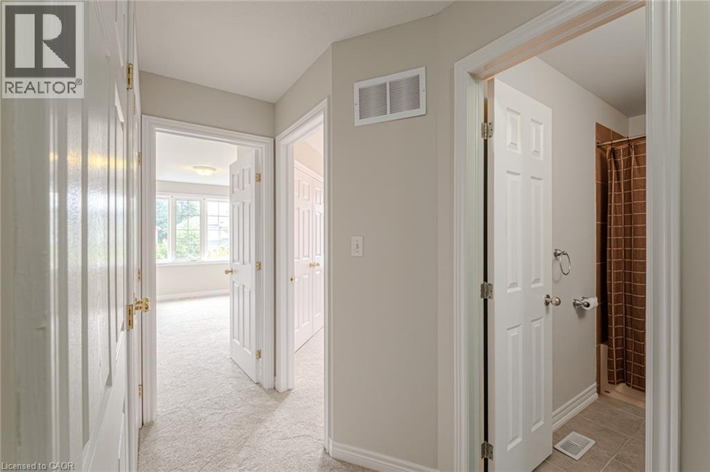 Photo 1 of 18 Sunnycroft Court, Waterdown ON