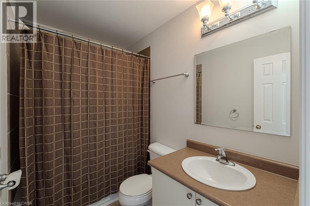 Photo 39 of 18 Sunnycroft Court, Waterdown ON