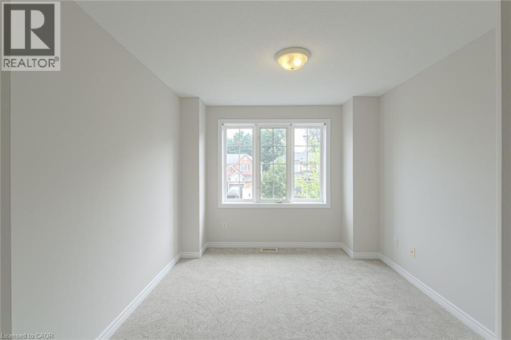 Photo 17 of 18 Sunnycroft Court, Waterdown ON