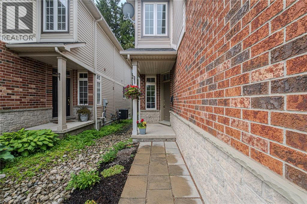 Photo 35 of 18 Sunnycroft Court, Waterdown ON