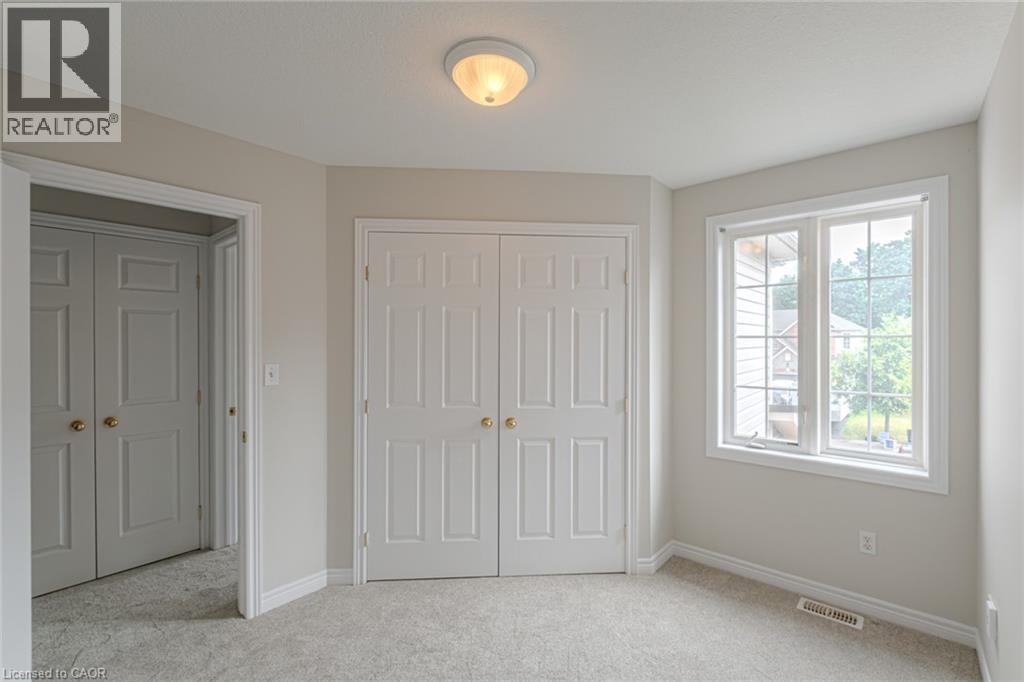 Photo 19 of 18 Sunnycroft Court, Waterdown ON