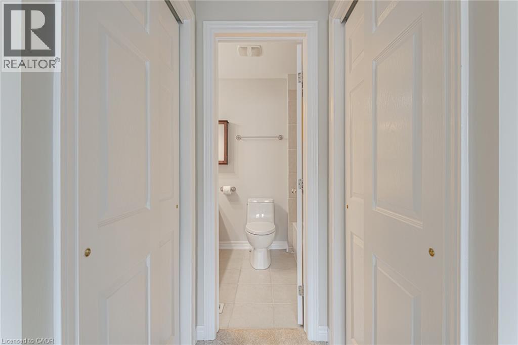 Photo 10 of 18 Sunnycroft Court, Waterdown ON