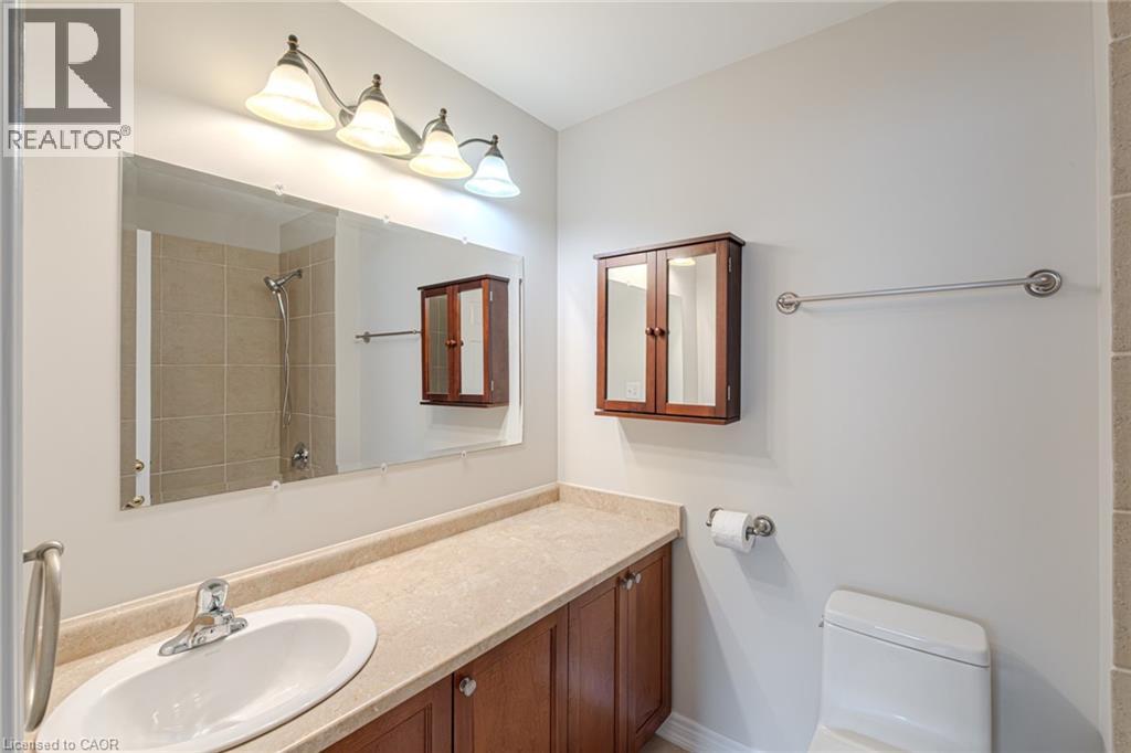 Photo 31 of 18 Sunnycroft Court, Waterdown ON