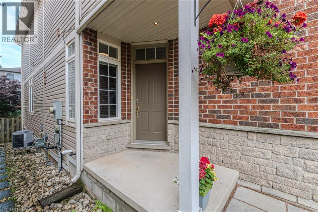 Photo 25 of 18 Sunnycroft Court, Waterdown ON