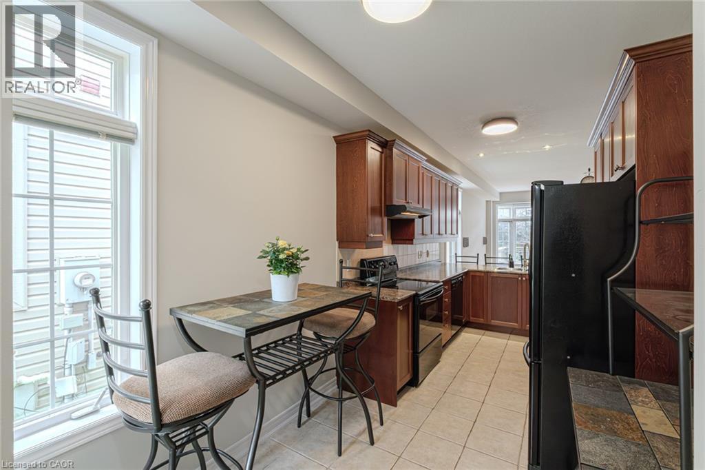 Photo 33 of 18 Sunnycroft Court, Waterdown ON