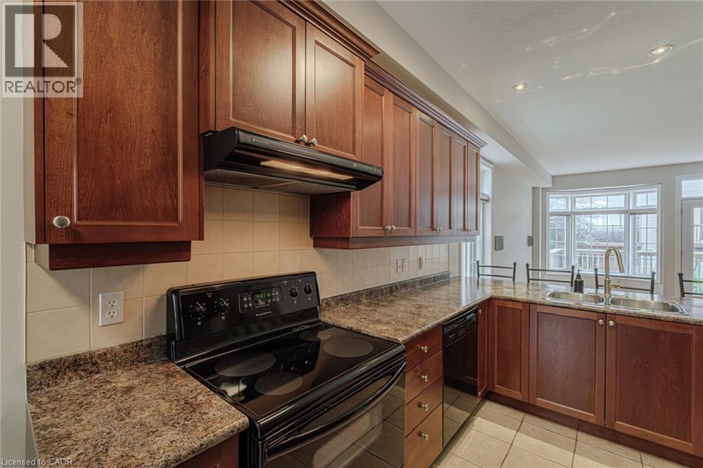 Photo 30 of 18 Sunnycroft Court, Waterdown ON