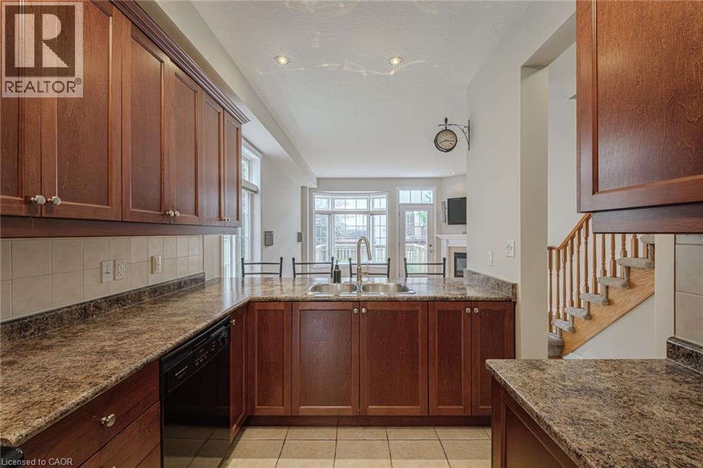 Photo 36 of 18 Sunnycroft Court, Waterdown ON