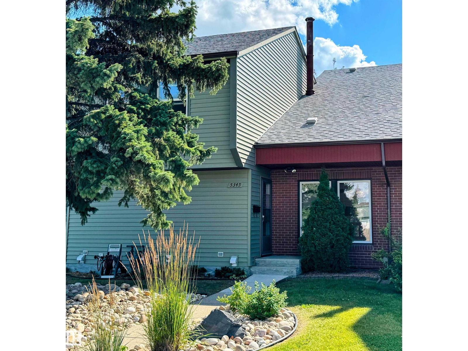 Photo 7 of 5345 Hill View Cr Nw, Edmonton AB