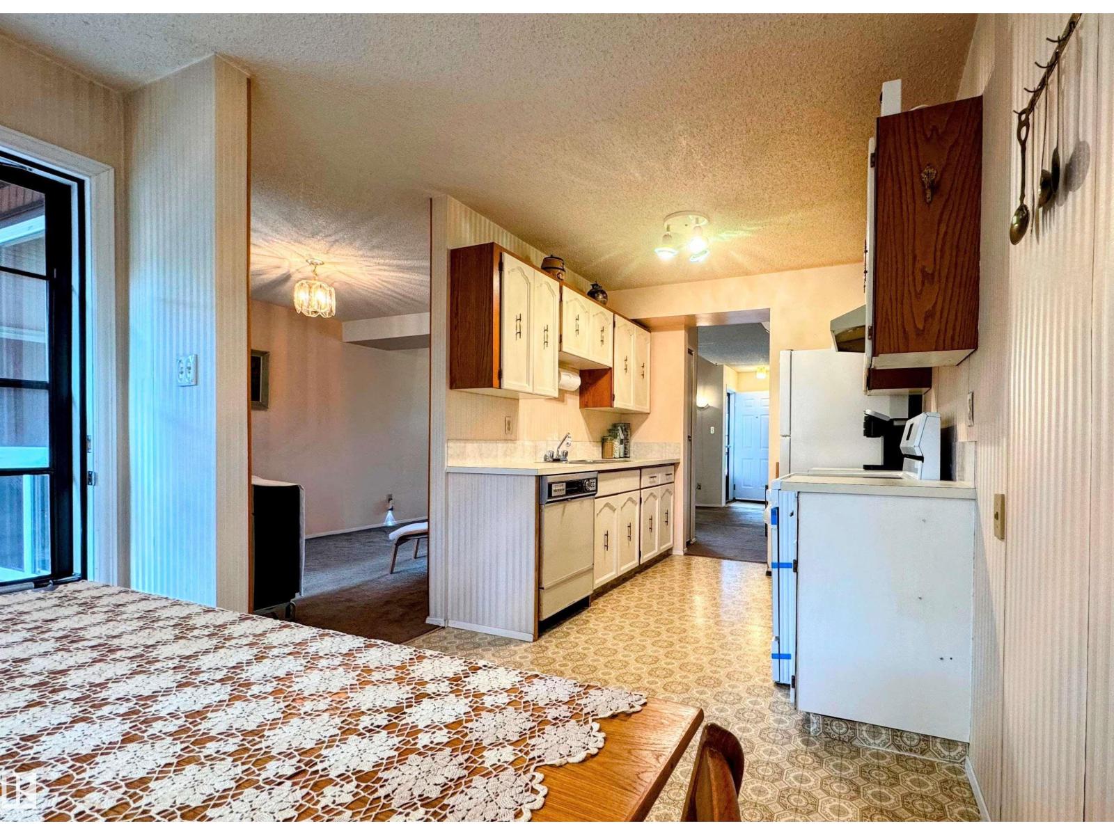 Photo 14 of 5345 Hill View Cr Nw, Edmonton AB