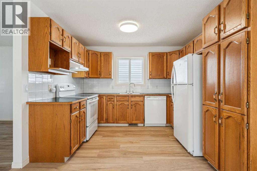 Single Family House Bi-level for Sale in  Saddlemead Road NE Saddle Ridge Calgary 