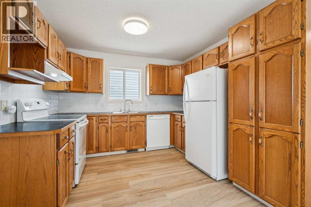 Single Family House Bi-level for Sale in  Saddlemead Road NE Saddle Ridge Calgary 