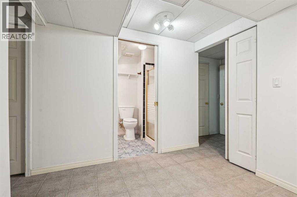 Single Family House Bi-level for Sale in  Saddlemead Road NE Saddle Ridge Calgary 