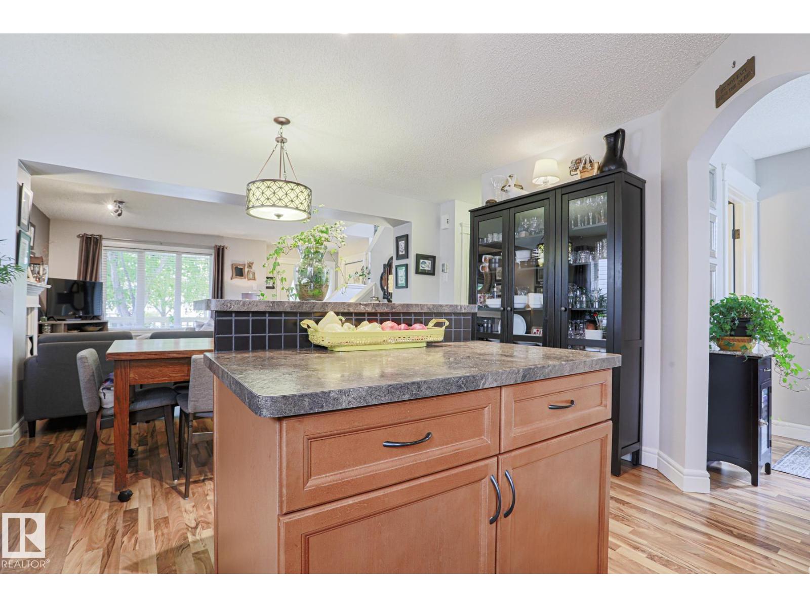 Photo 15 of 12039 18 Av Sw, Edmonton AB