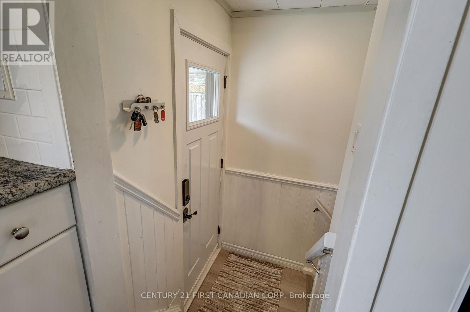 Photo 24 of 116 Downing Crescent, London South ON