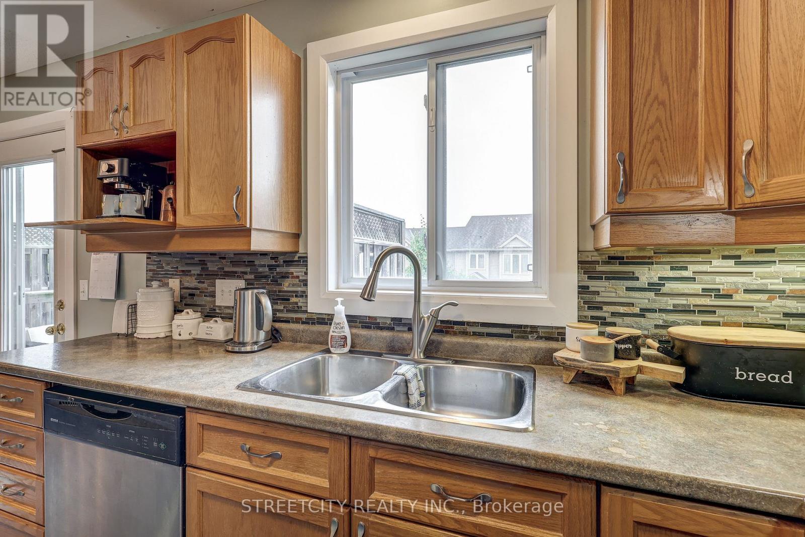 Photo 12 of 47 1320 Savannah Drive, London North ON