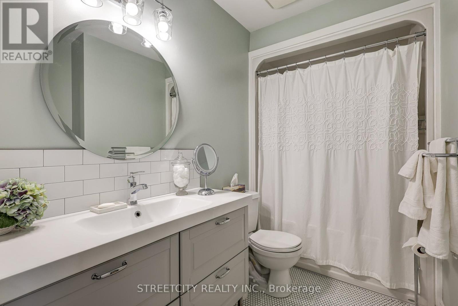 Photo 13 of 47 1320 Savannah Drive, London North ON